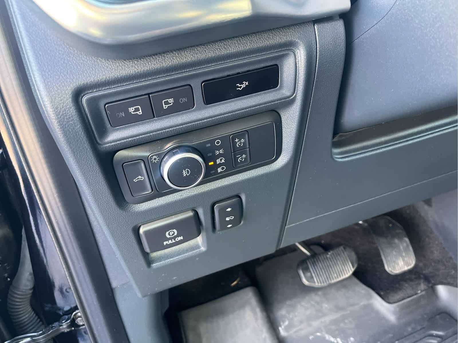 Used 2022 Ford F150 Lariat w/ Equipment Group 502A High image 33