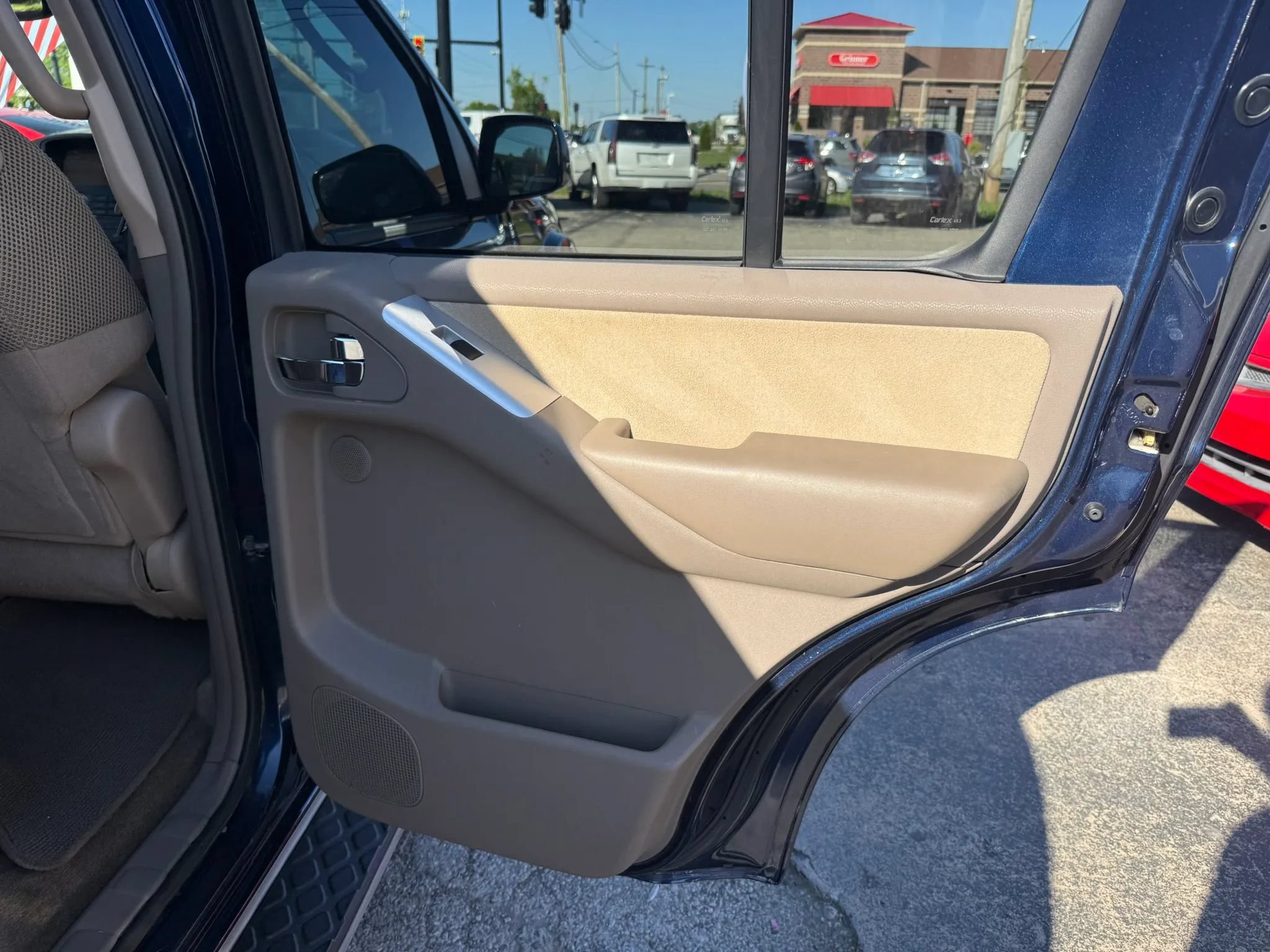 Used 2010 Nissan Pathfinder SE w/ SE Premium Journey Pkg RWD image 19