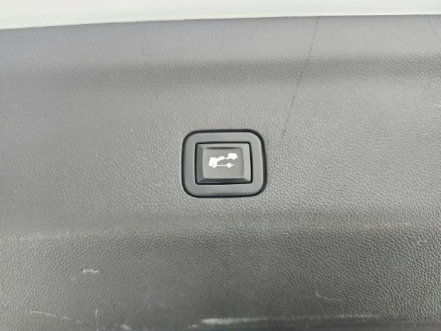 Used 2023 GMC Yukon SLT RWD image 47