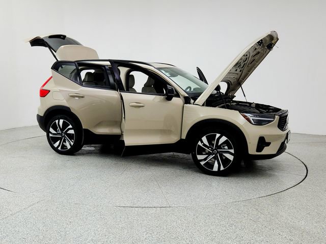 New 2026 Volvo XC40 B5 Ultra w/ Climate Package image 10