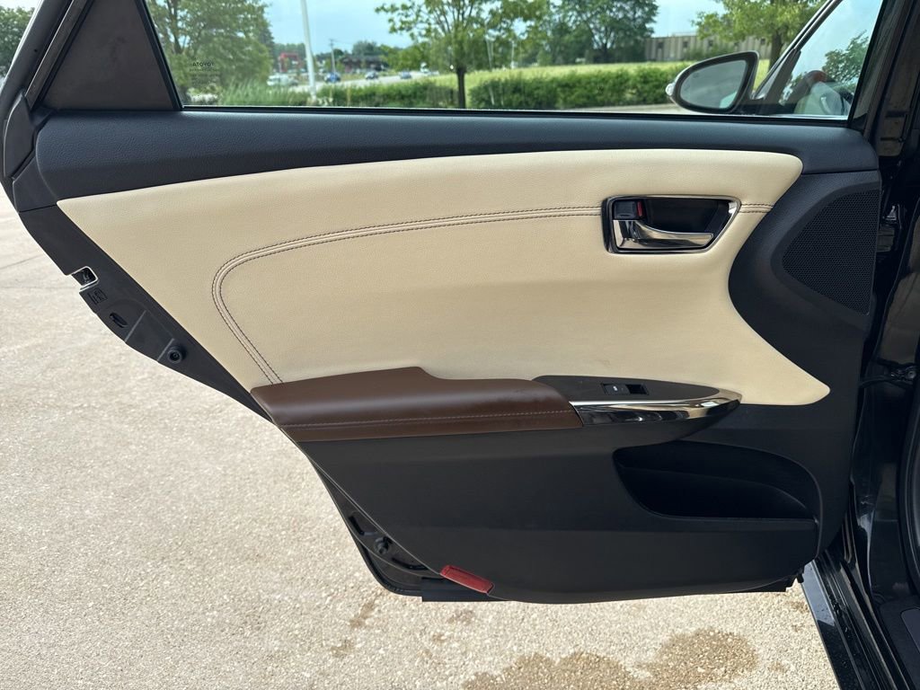 Used 2018 Toyota Avalon Limited FWD image 19