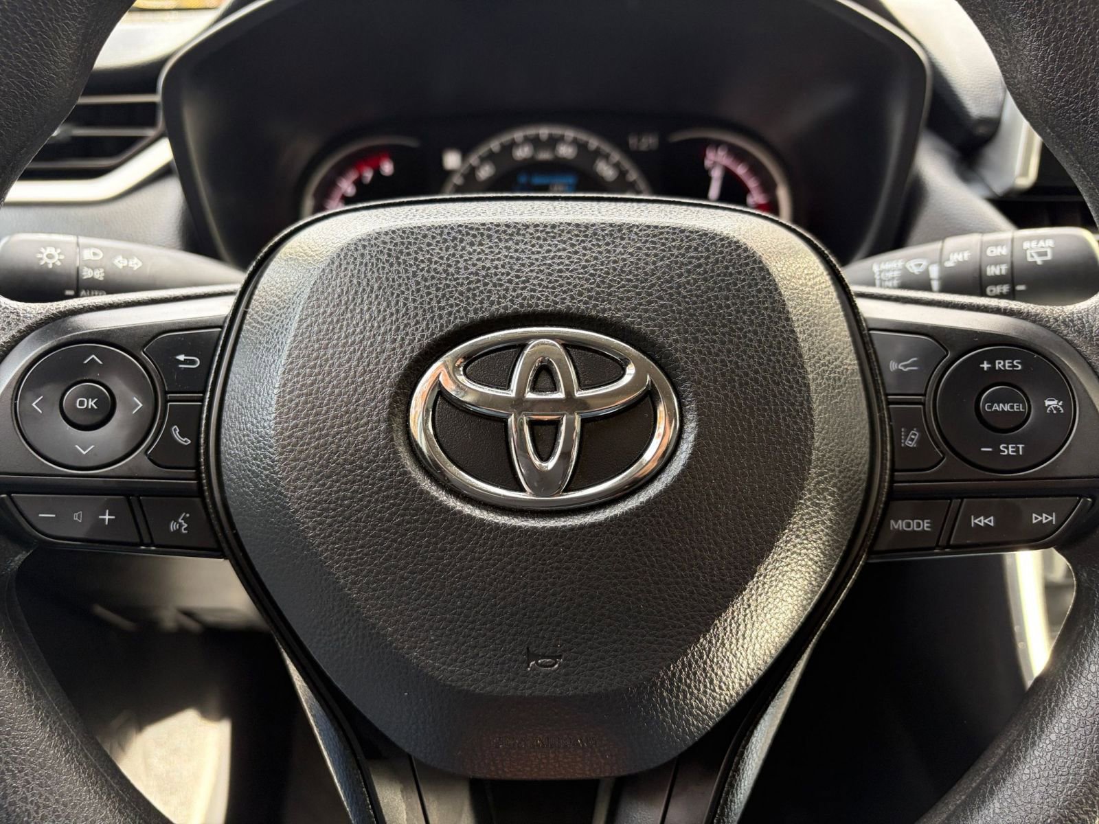 Used 2025 Toyota RAV4 XLE image 28