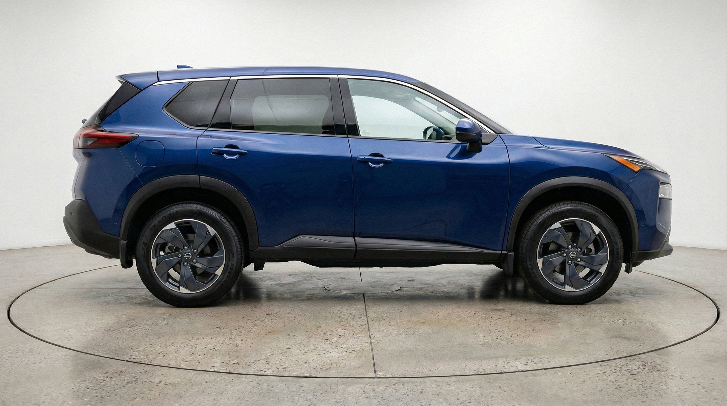 Used 2025 Nissan Rogue SV FWD image 11
