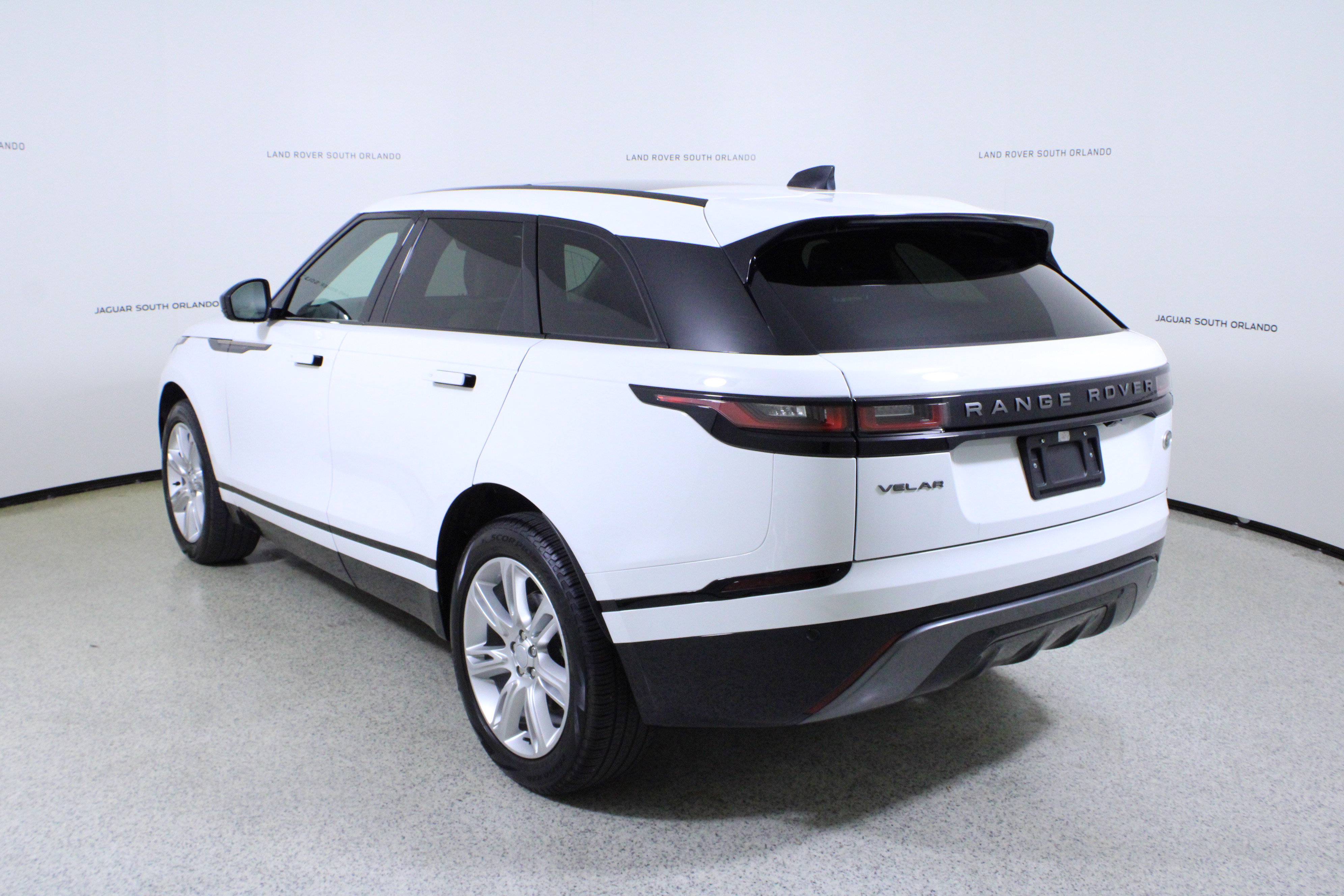 Used 2023 Land Rover Range Rover Velar R-Dynamic S image 5