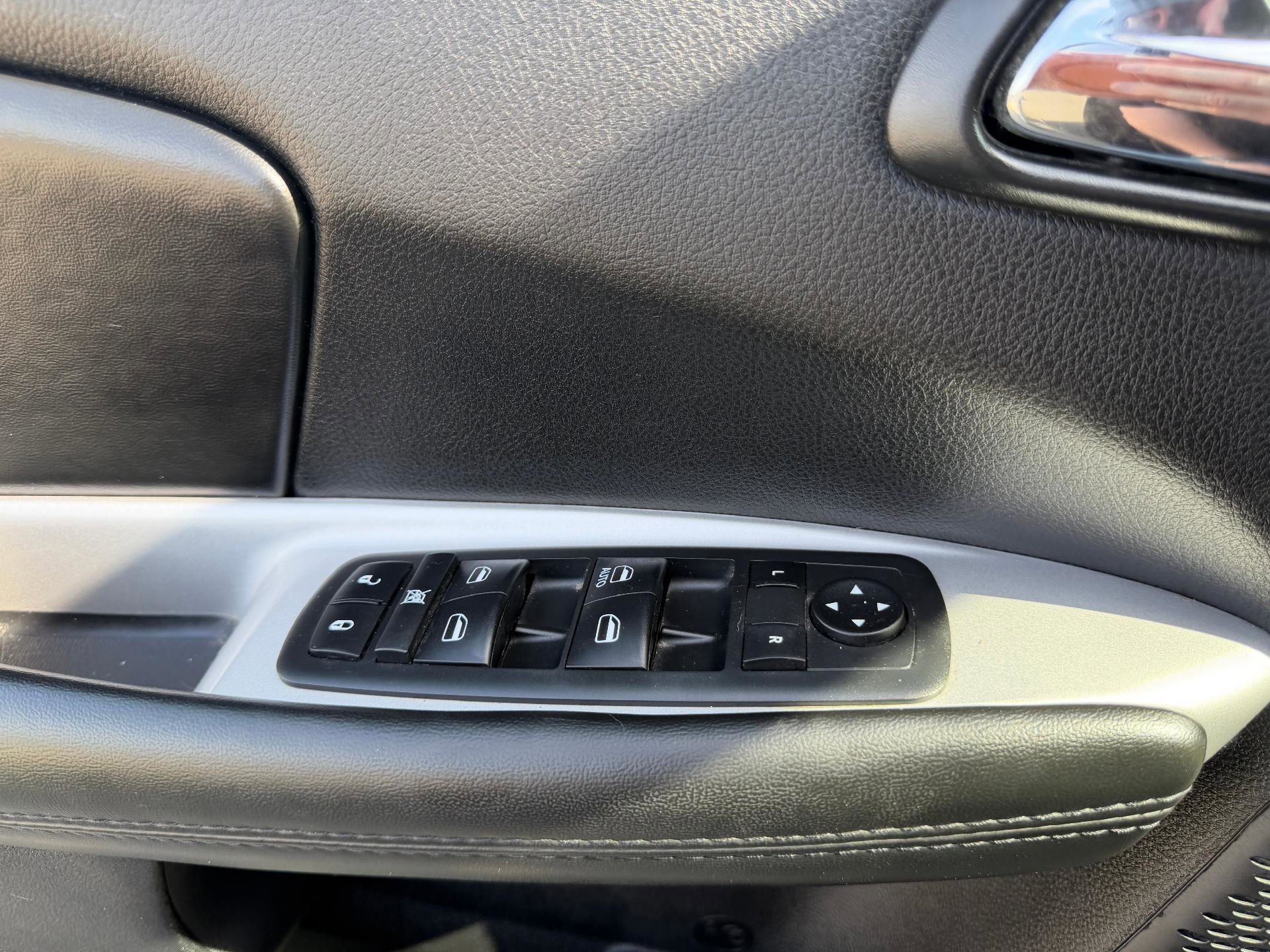 Used 2019 Dodge Journey SE FWD image 29