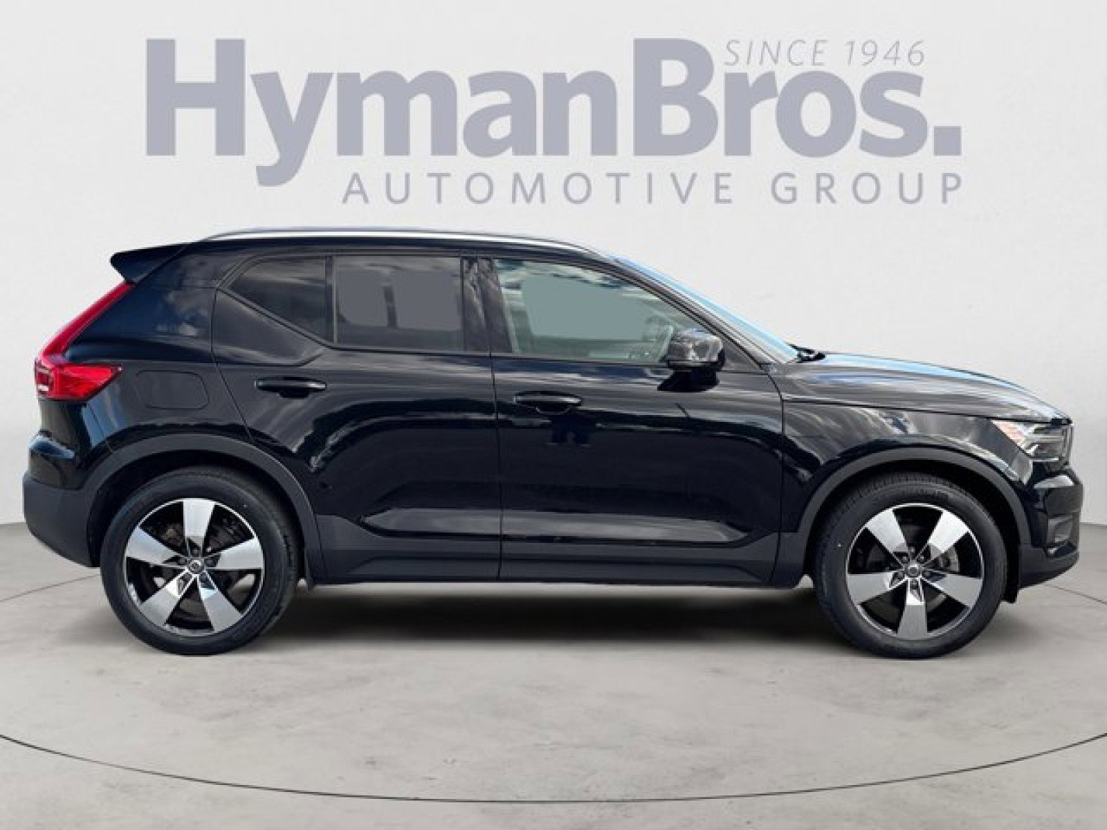 Used 2021 Volvo XC40 T5 Momentum w/ Protection Package Premier image 2