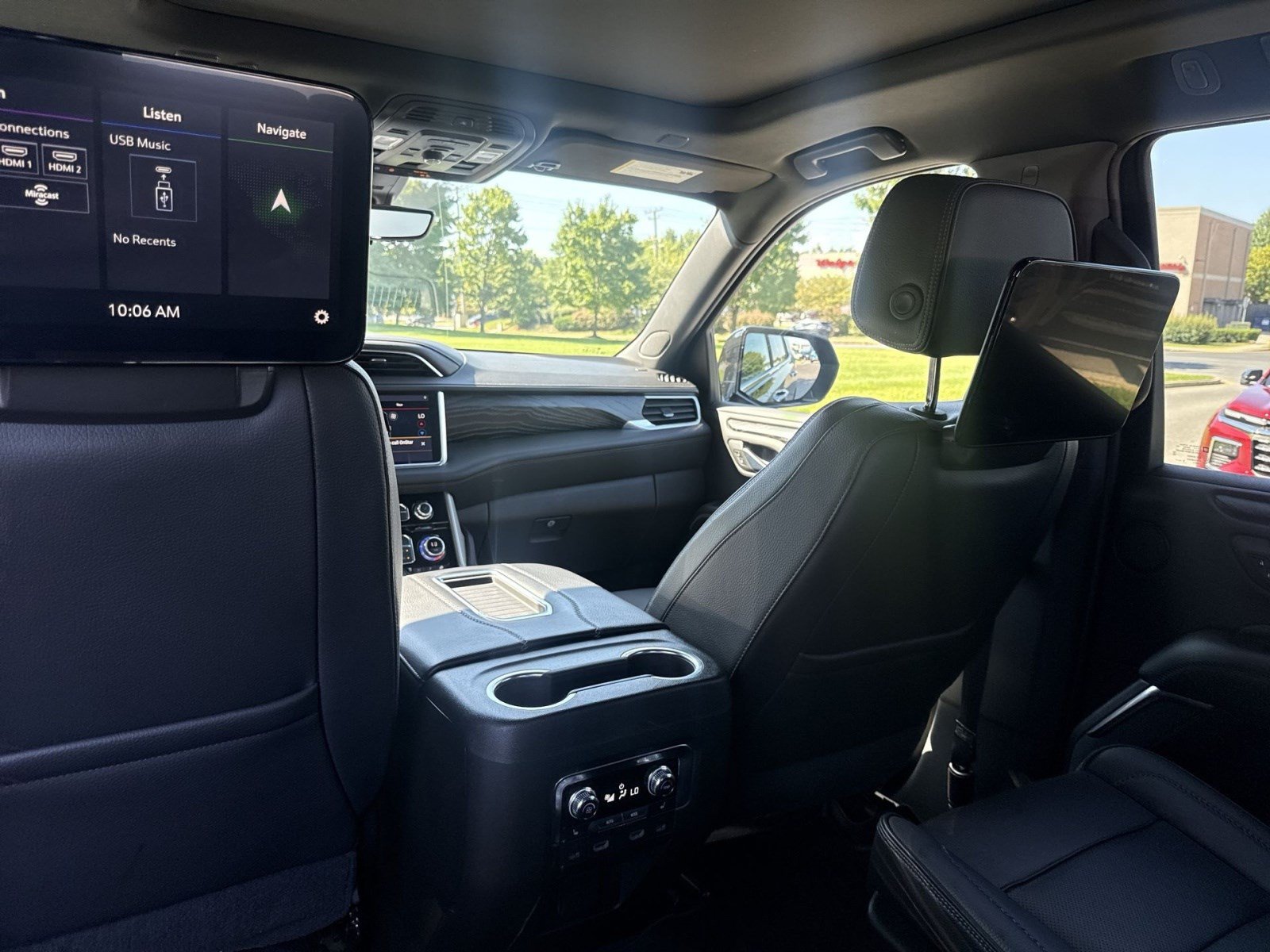 Used 2021 GMC Yukon Denali w/ Denali Premium Package AWD/4WD image 22