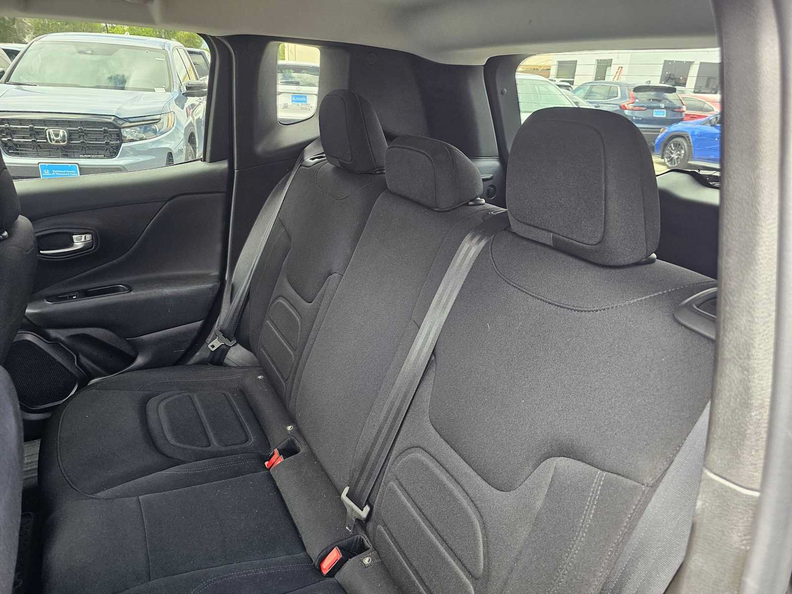 Used 2022 Jeep Renegade Latitude AWD/4WD image 17