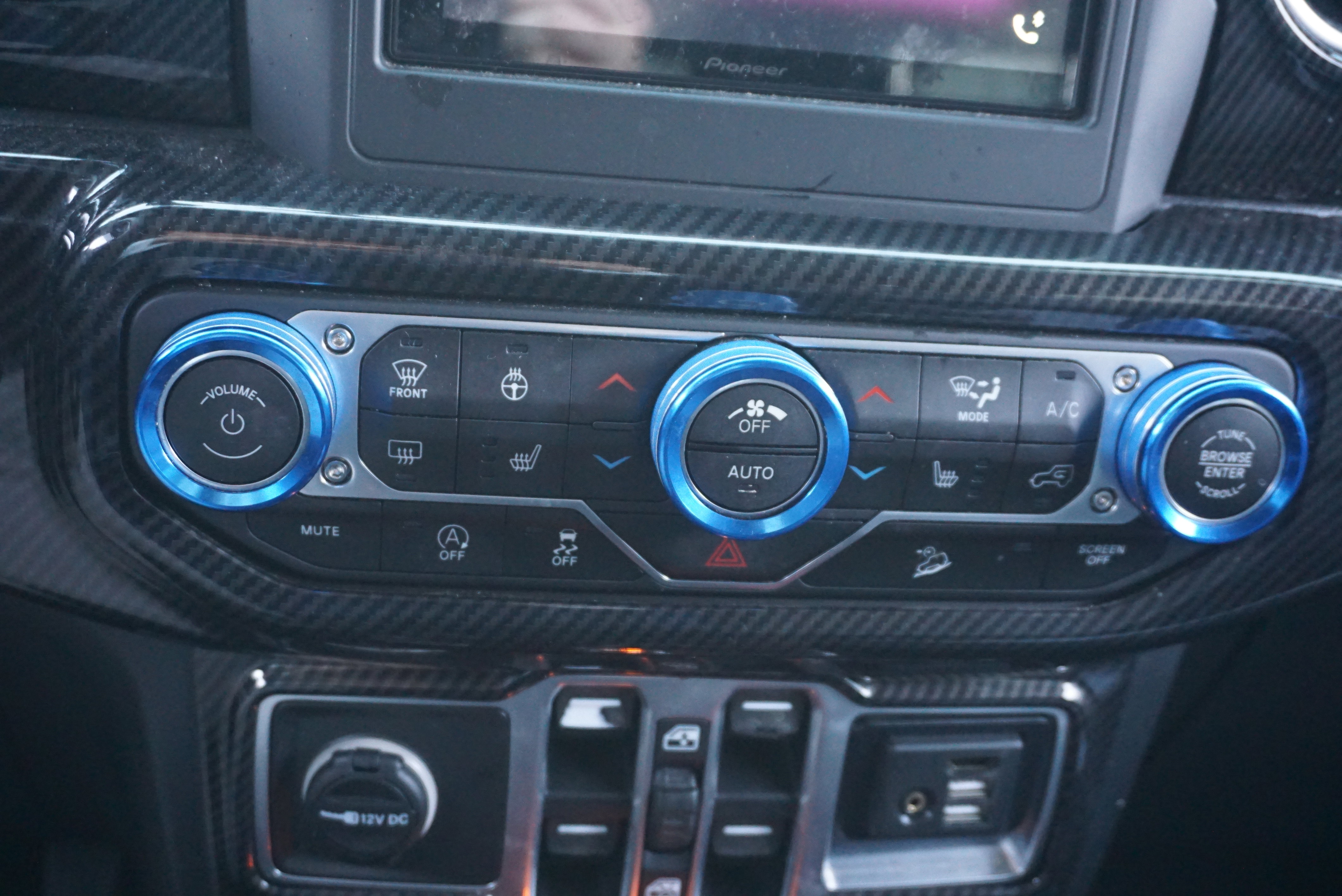 Used 2018 Jeep Wrangler Unlimited Sahara image 11