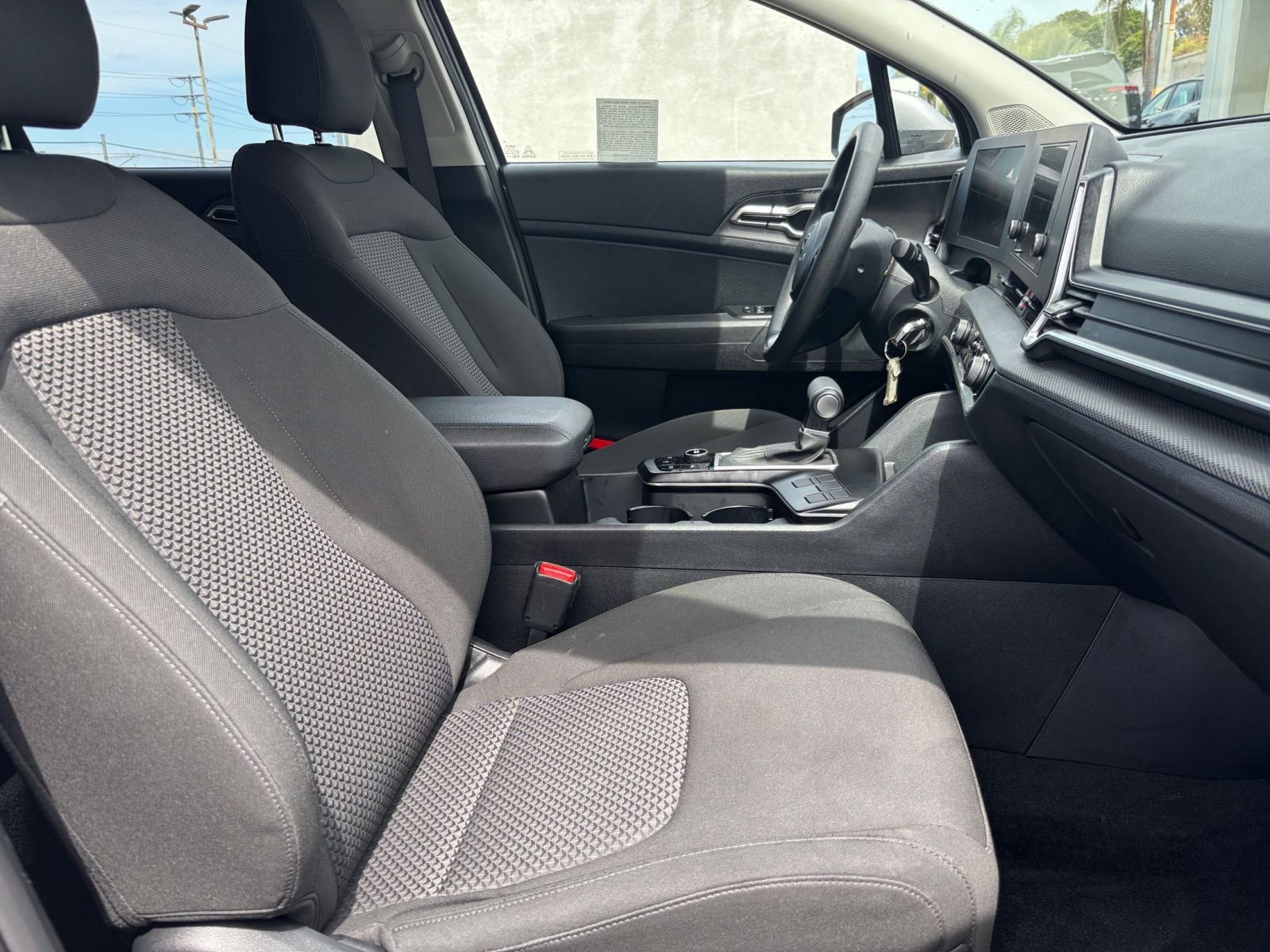 Used 2025 Kia Sportage LX FWD image 35