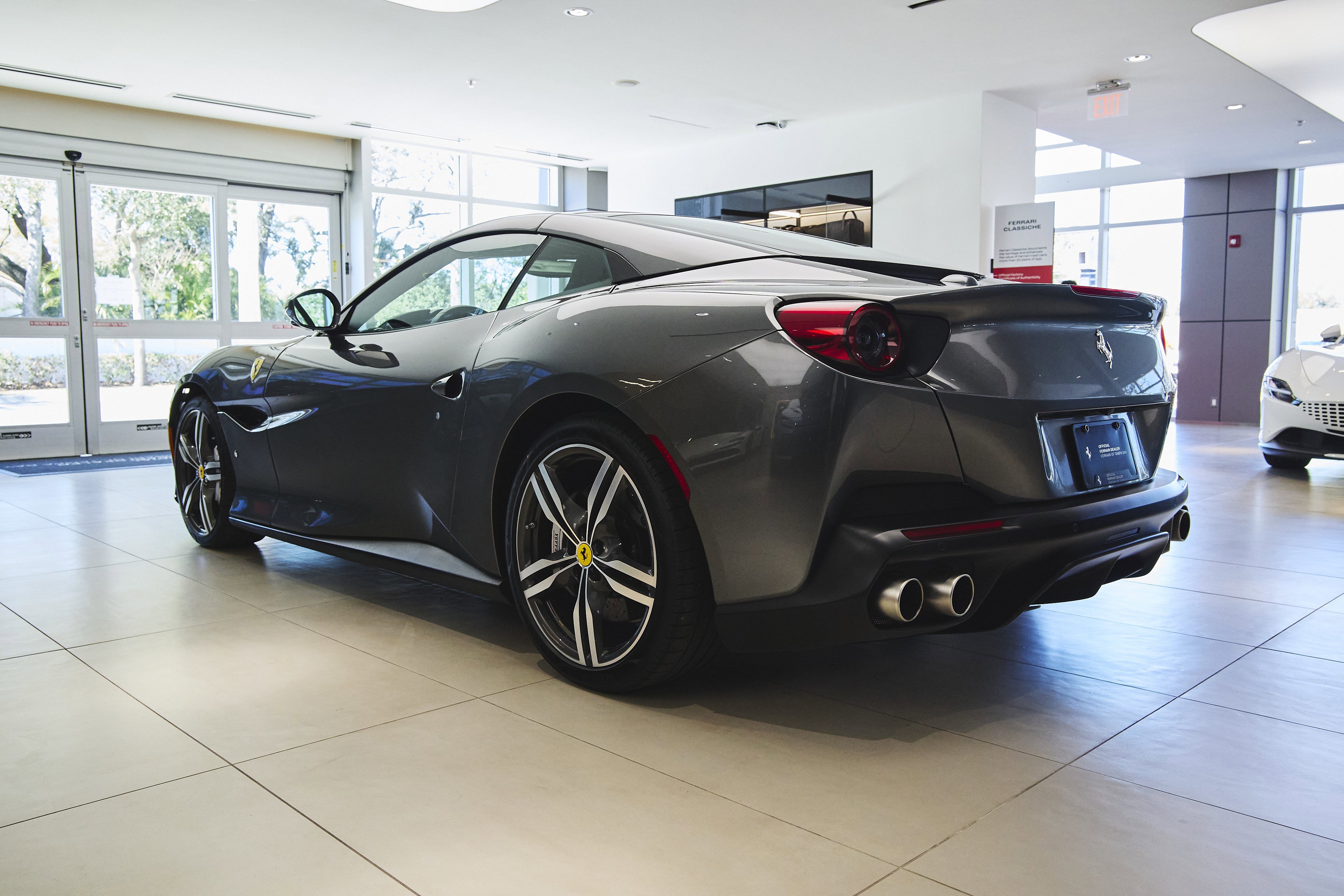 Used 2019 Ferrari Portofino RWD image 56