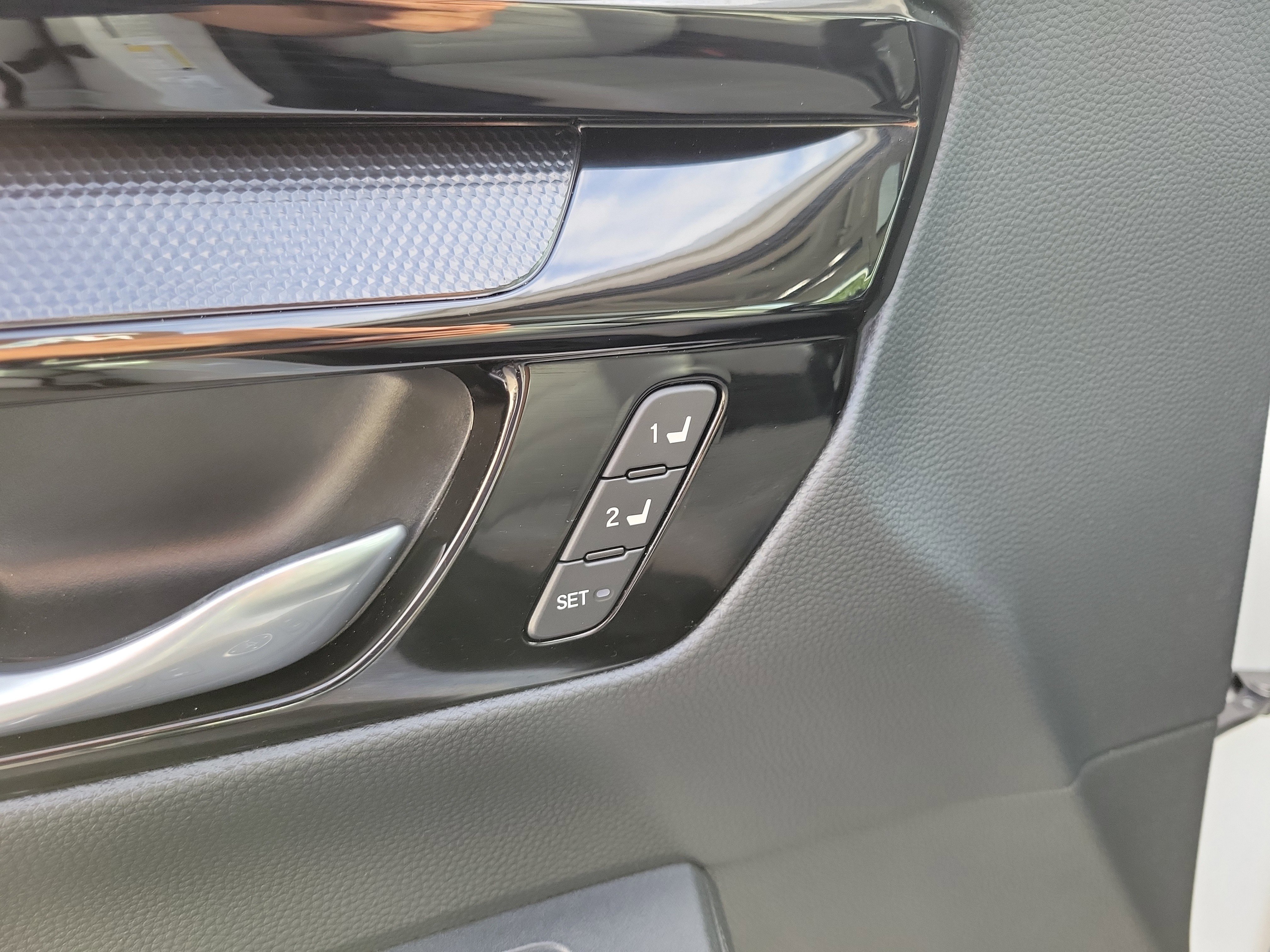 Used 2024 Honda CR-V EX-L image 25