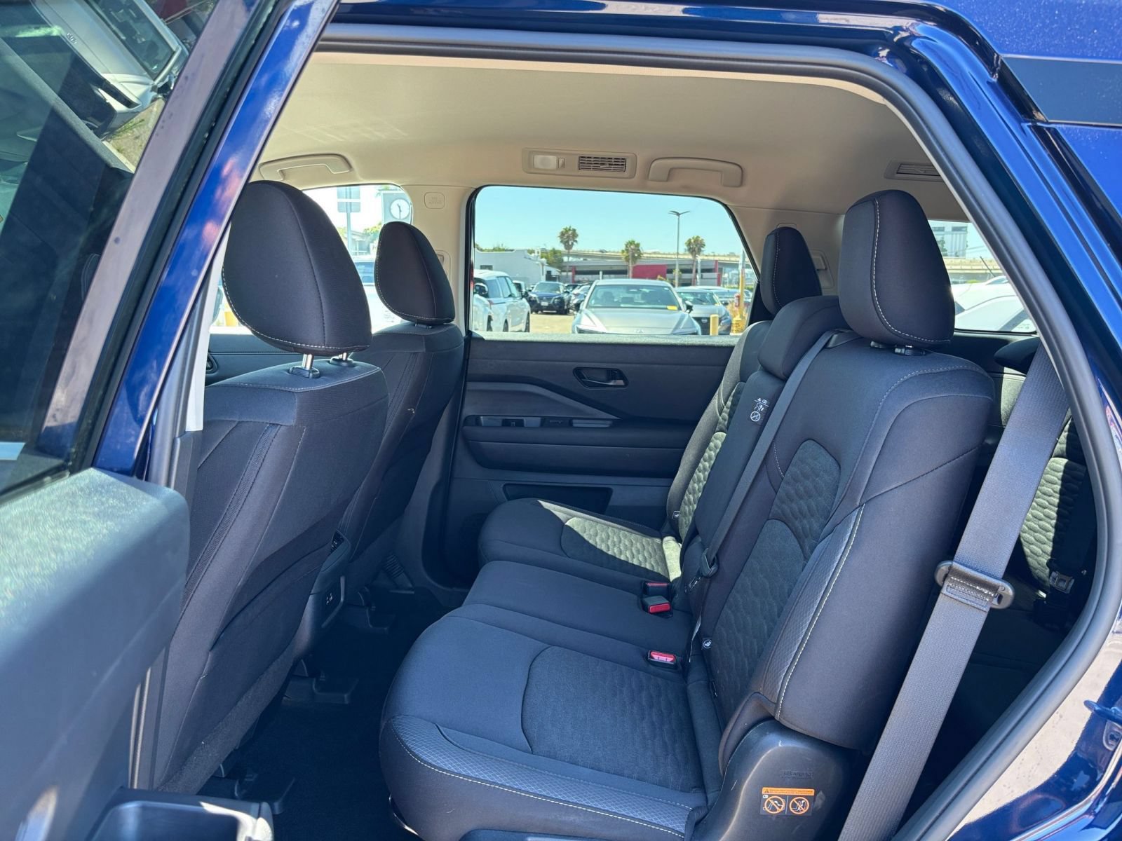 Used 2025 Nissan Pathfinder SV FWD image 27