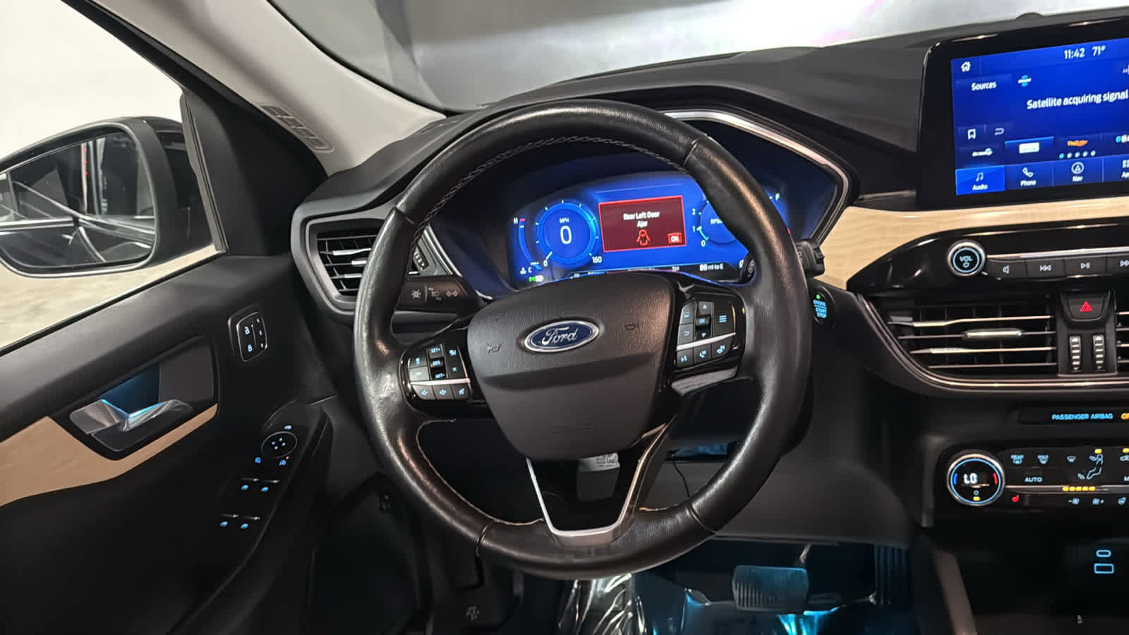 Used 2021 Ford Escape Titanium w/ Titanium Elite Package AWD/4WD image 23