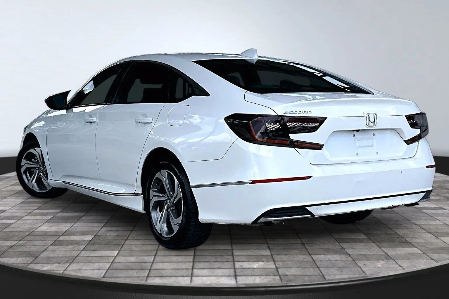 Used 2018 Honda Accord EX-L image 4