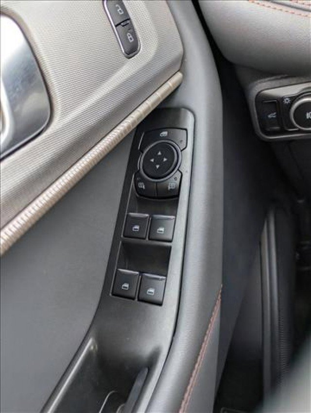 Used 2025 Ford Explorer Active w/ Active Comfort Package image 18