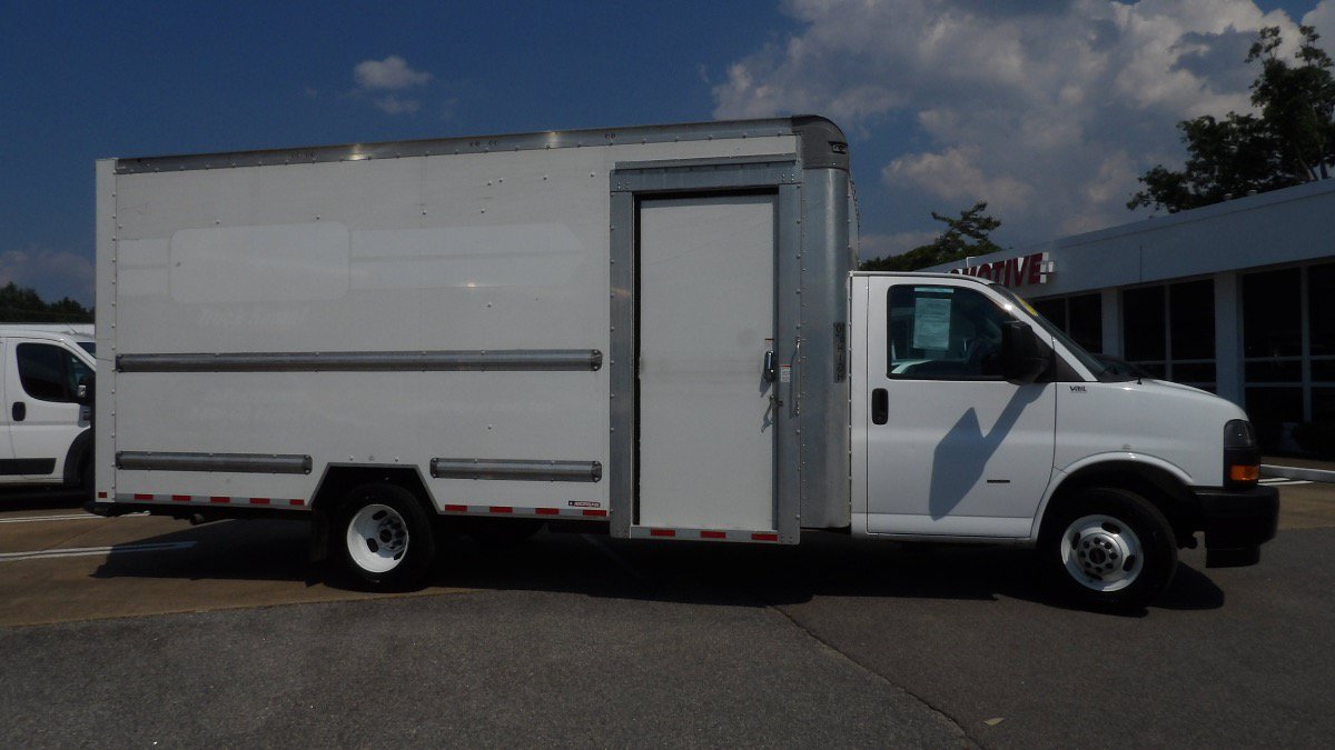 Used 2022 GMC Savana 3500 Extended w/ Power Convenience Package RWD image 2