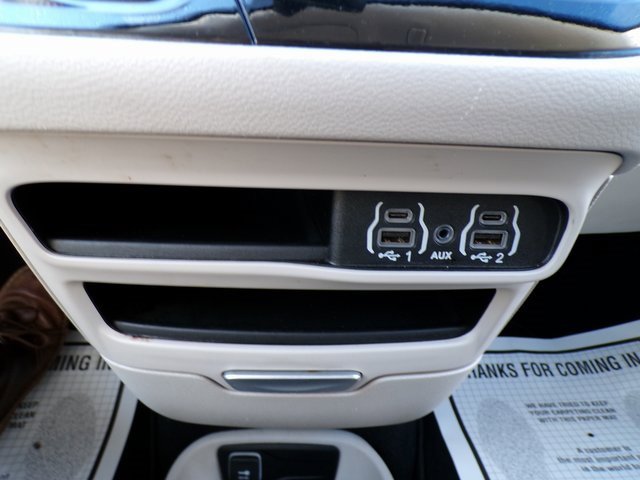 Used 2024 Chrysler Pacifica Touring-L image 30