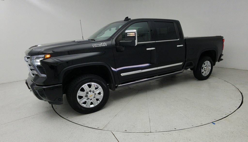 Used 2024 Chevrolet Silverado 2500 High Country w/ Technology Package AWD/4WD image 3