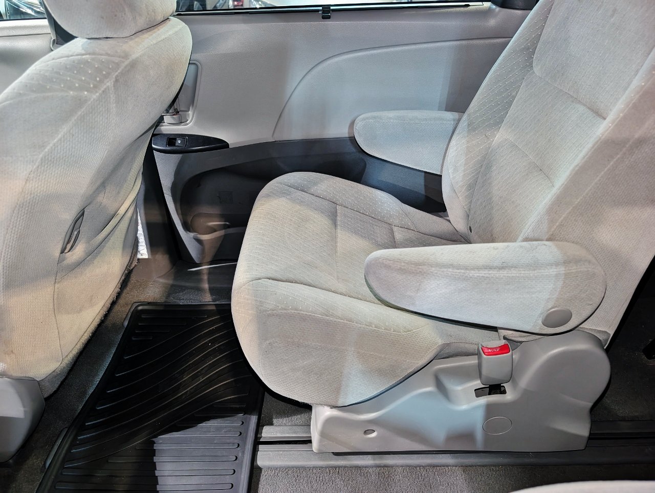 Used 2020 Toyota Sienna LE AWD/4WD image 21