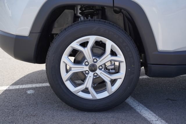 New 2026 Jeep Compass Latitude w/ Driver Assistance Group image 43