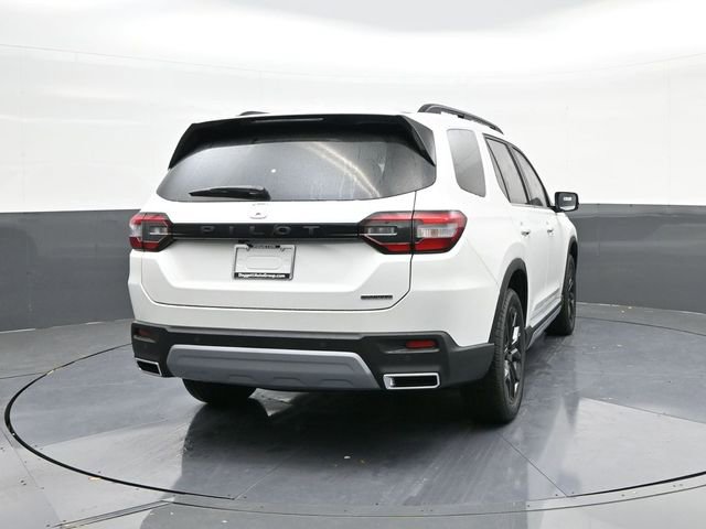 New 2025 Honda Pilot Touring image 11