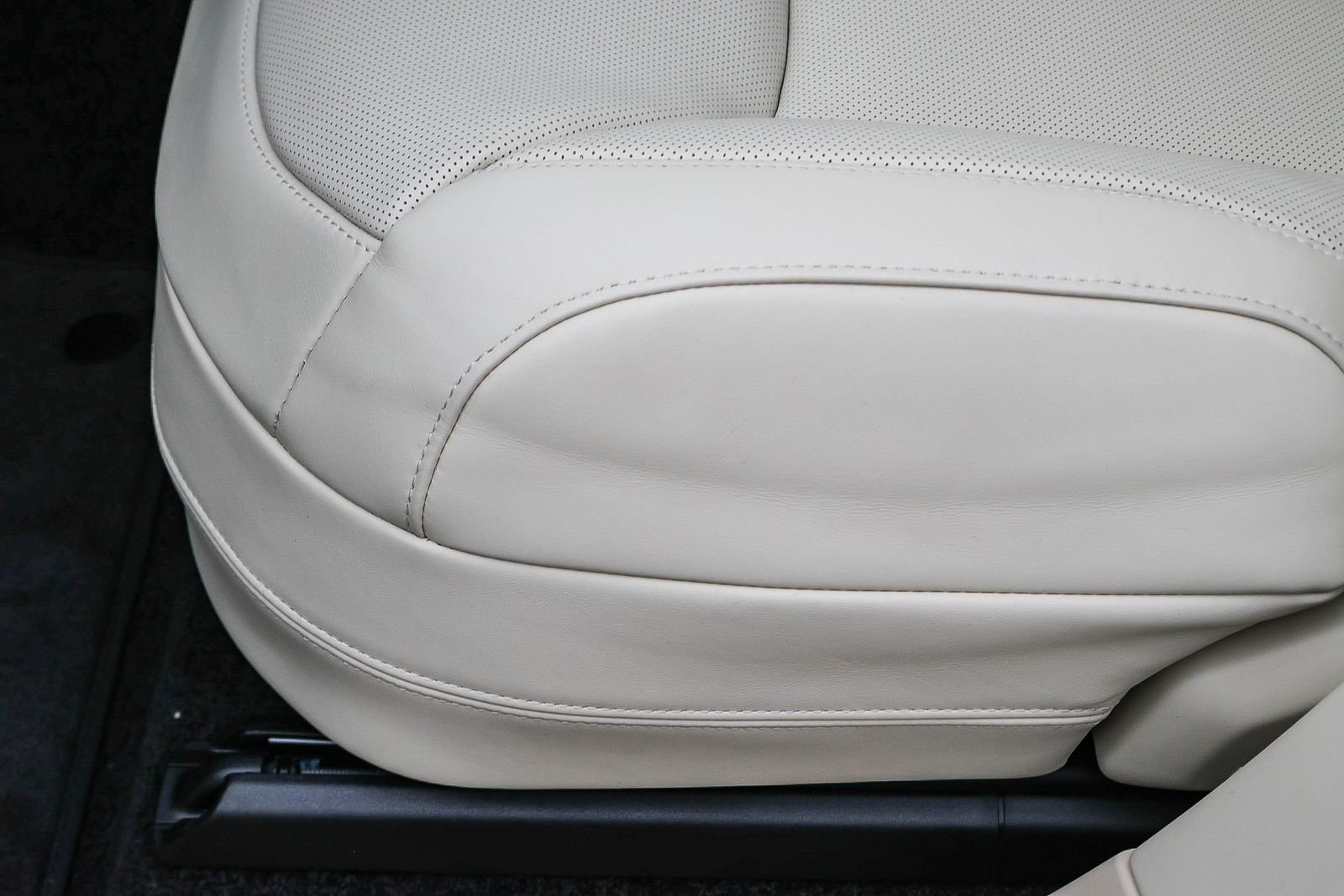 New 2026 Land Rover Range Rover SE image 30