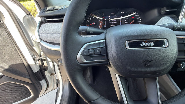 Used 2025 Jeep Compass Latitude AWD/4WD image 27