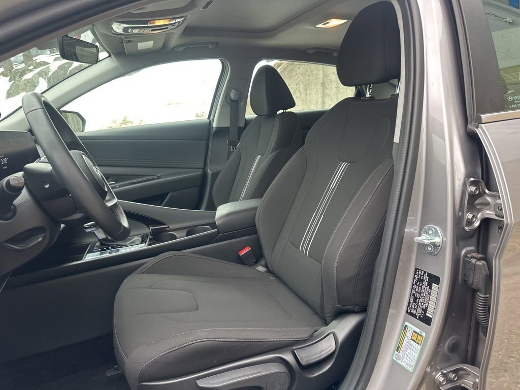 Certified 2025 Hyundai Elantra SEL FWD image 14