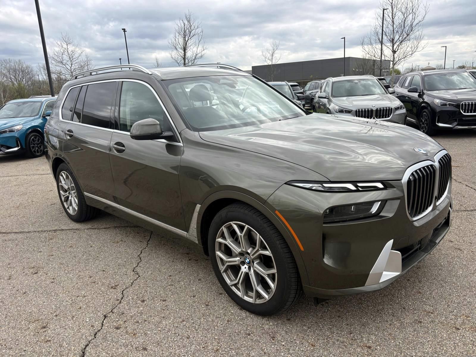 Used 2026 BMW X7 xDrive40i w/ Premium Package AWD/4WD image 3