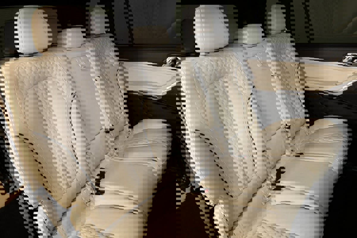 Used 2023 BMW X7 xDrive40i w/ M Sport Package image 41