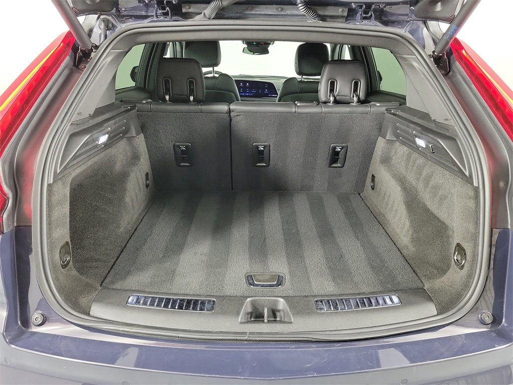 Certified 2025 Cadillac XT4 Premium Luxury image 8