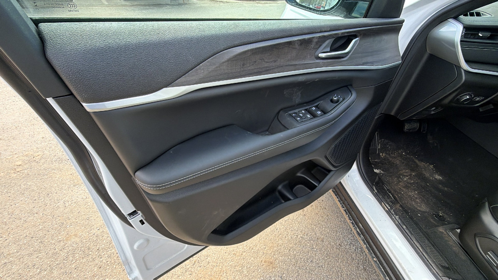 New 2026 Jeep Grand Cherokee Altitude image 14