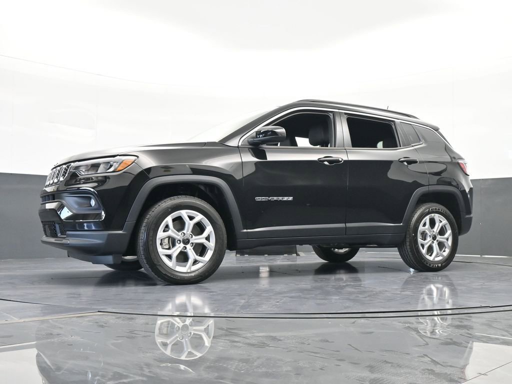 Used 2025 Jeep Compass Latitude image 49