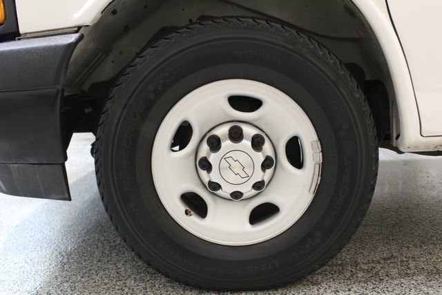 Used 2019 Chevrolet Express 2500 Extended image 23