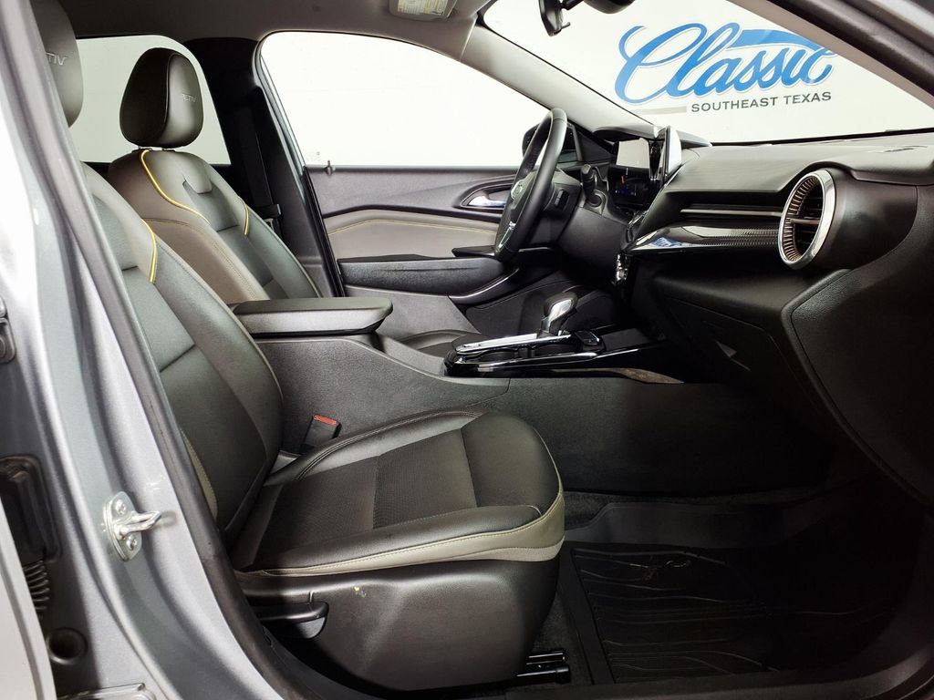 Used 2025 Chevrolet Trax ACTIV w/ Driver Confidence Package FWD image 11