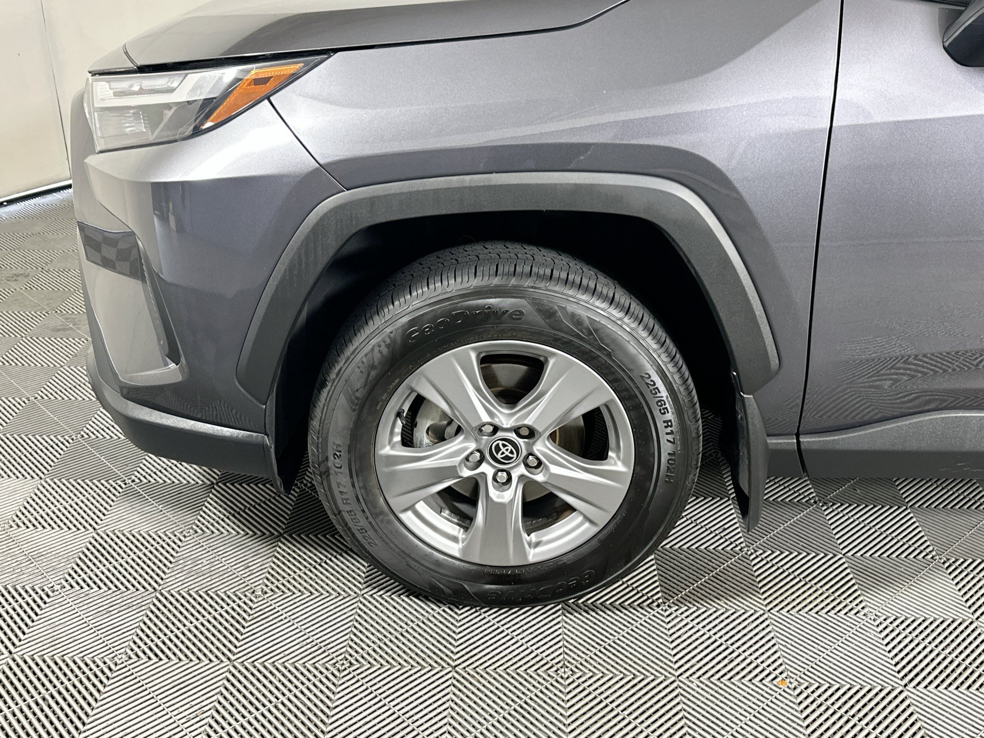 Used 2024 Toyota RAV4 XLE w/ Convenience Package FWD image 11