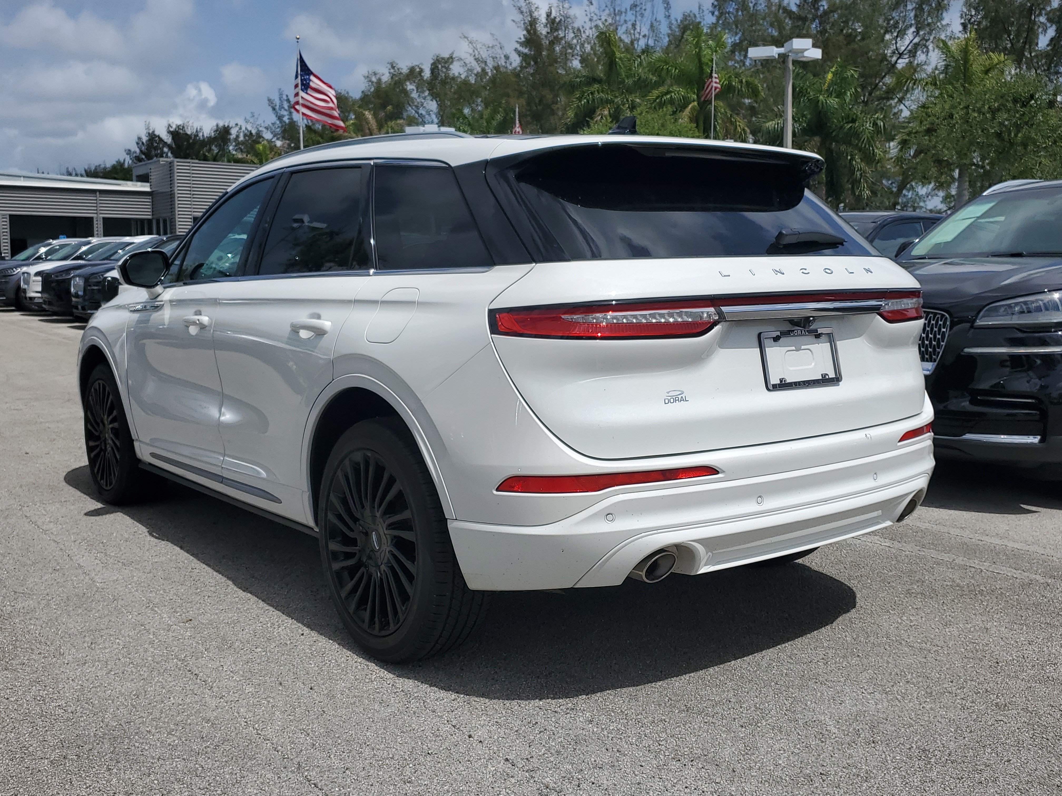 Used 2022 Lincoln Corsair Reserve FWD image 4