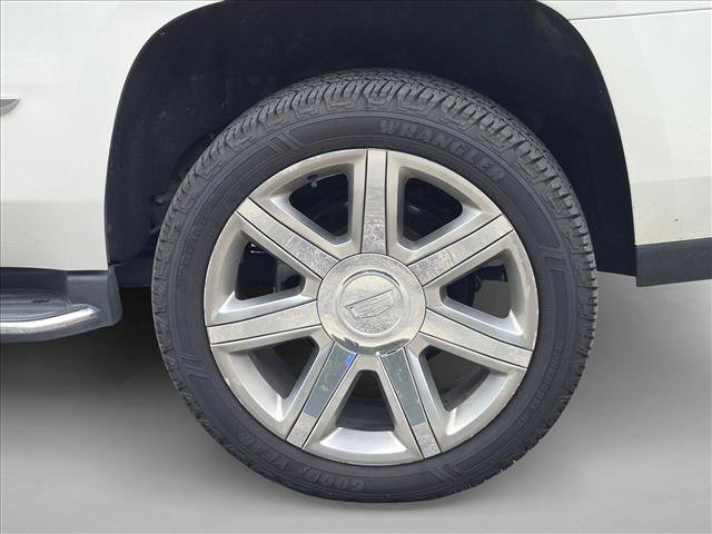 Used 2018 Cadillac Escalade Luxury AWD/4WD image 6