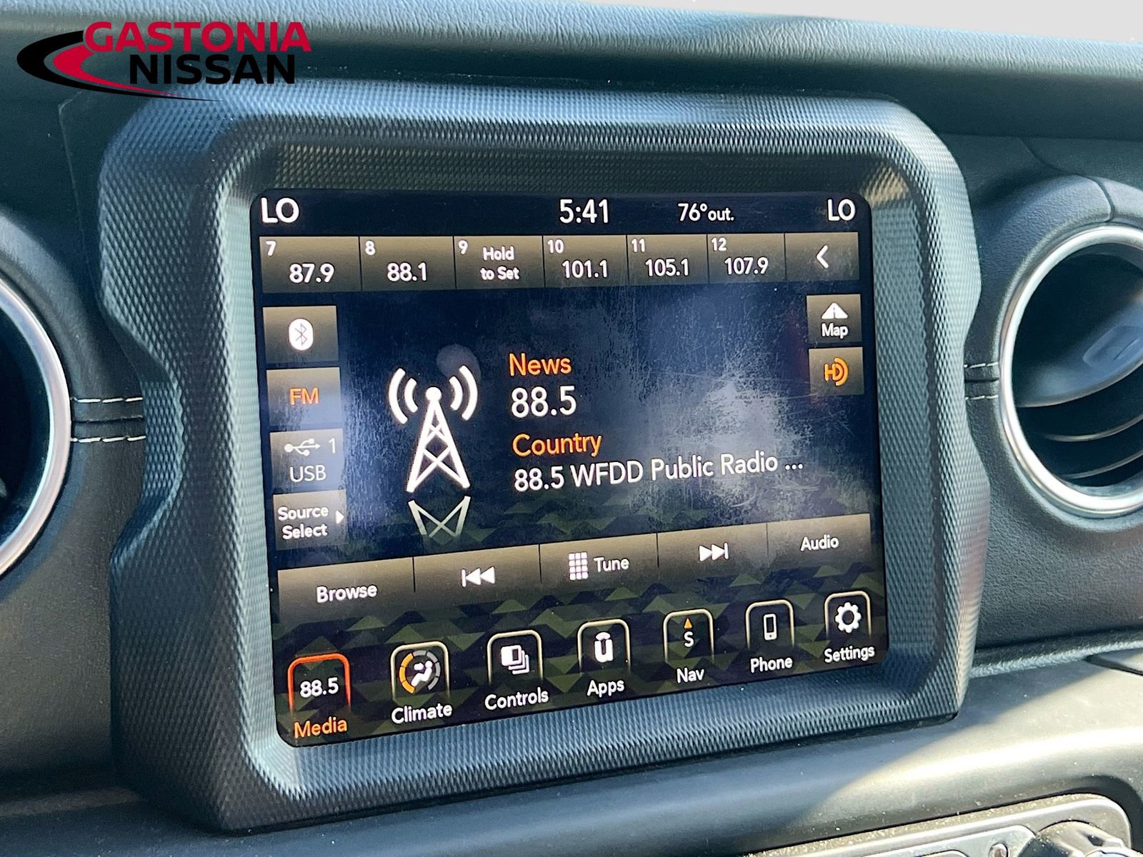 Used 2020 Jeep Gladiator Overland AWD/4WD image 19