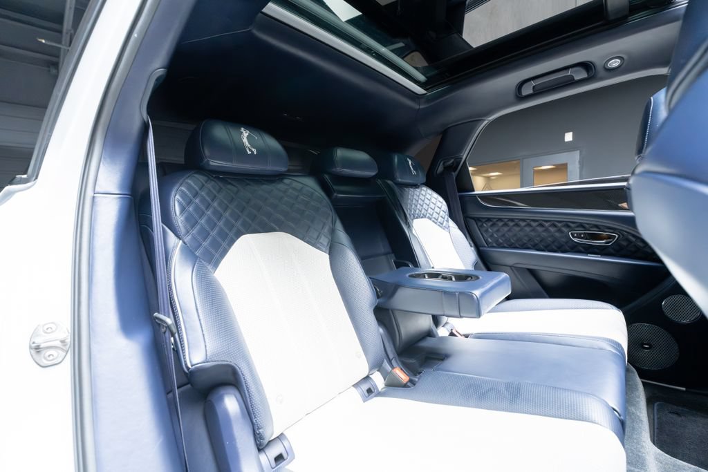 Used 2022 Bentley Bentayga AWD/4WD image 45