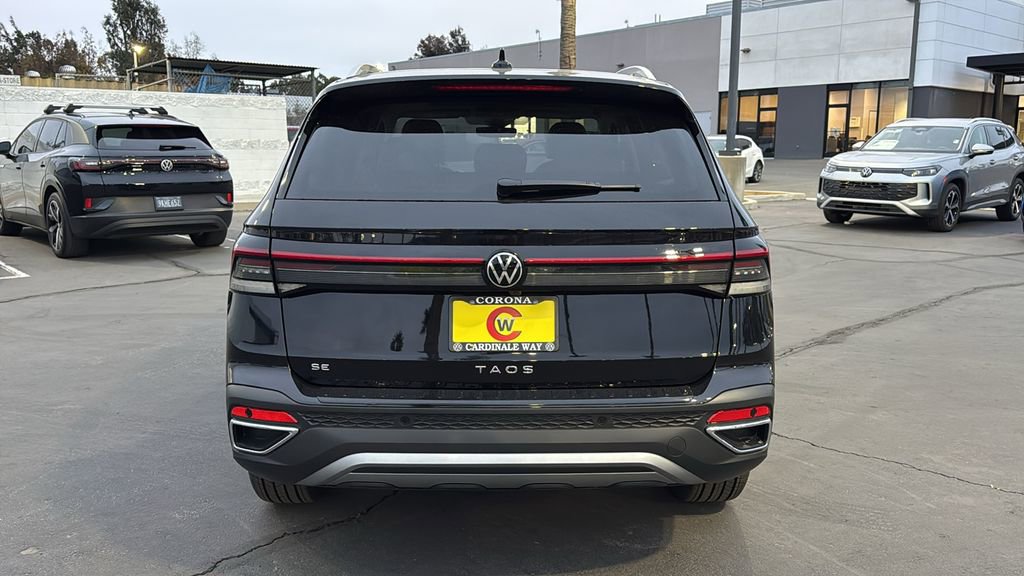 New 2026 Volkswagen Taos SE image 4