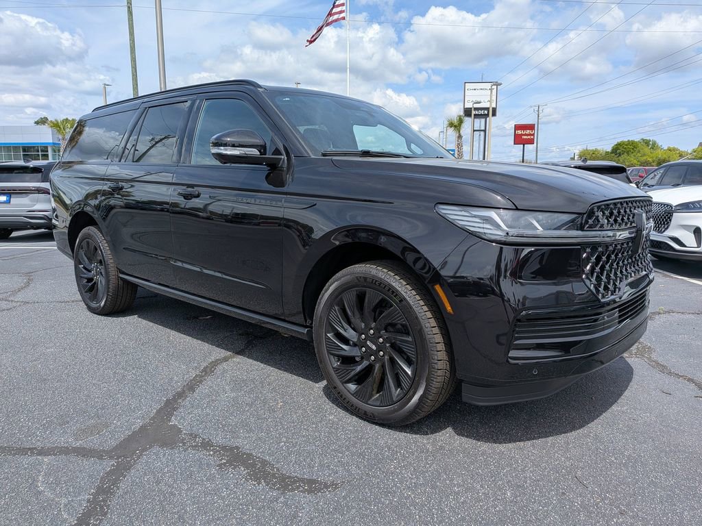 New 2026 Lincoln Navigator L Reserve w/ Jet Appearance Package AWD/4WD image 2