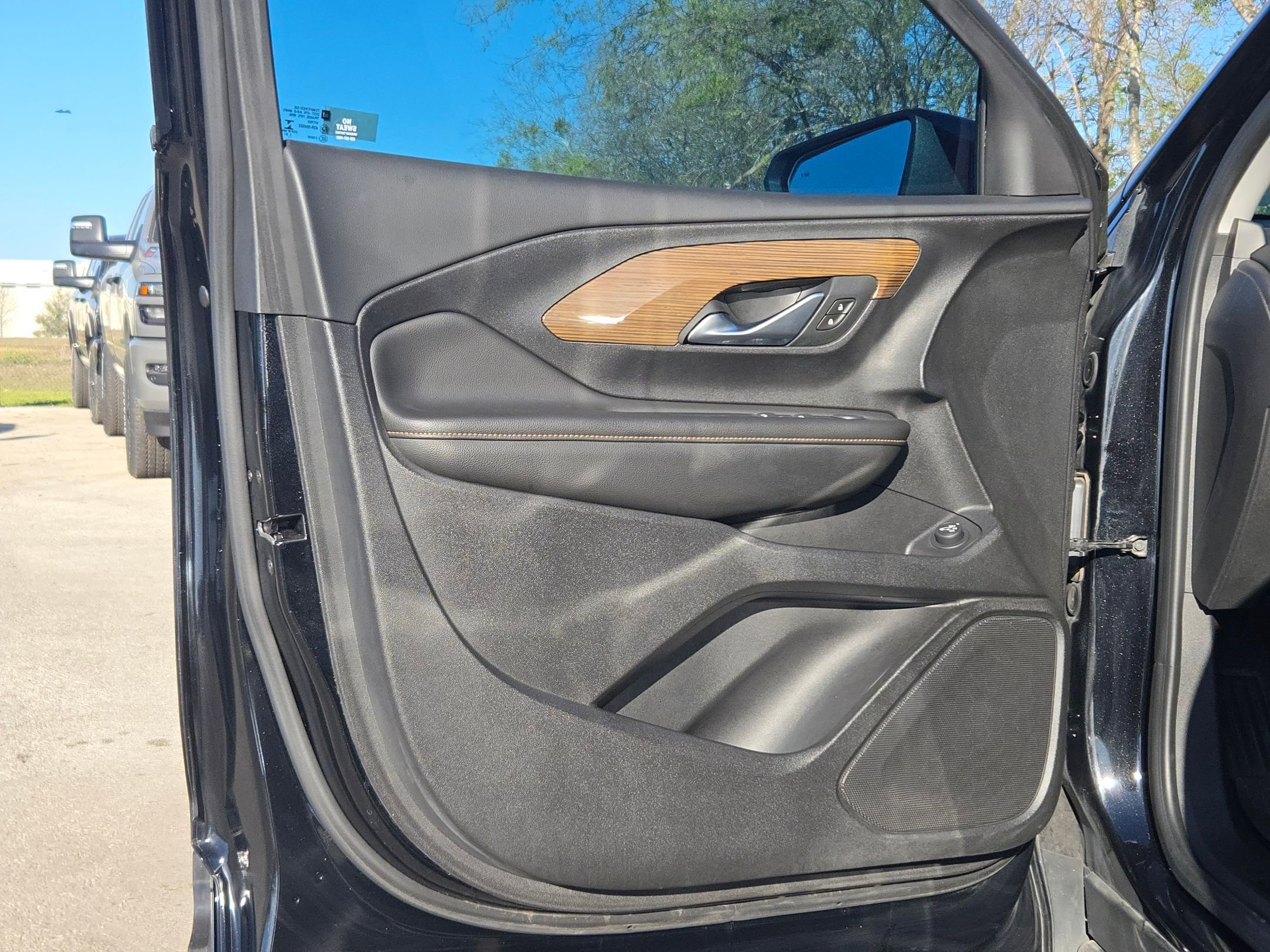 Used 2020 GMC Terrain SLE w/ Driver Convenience Package image 11