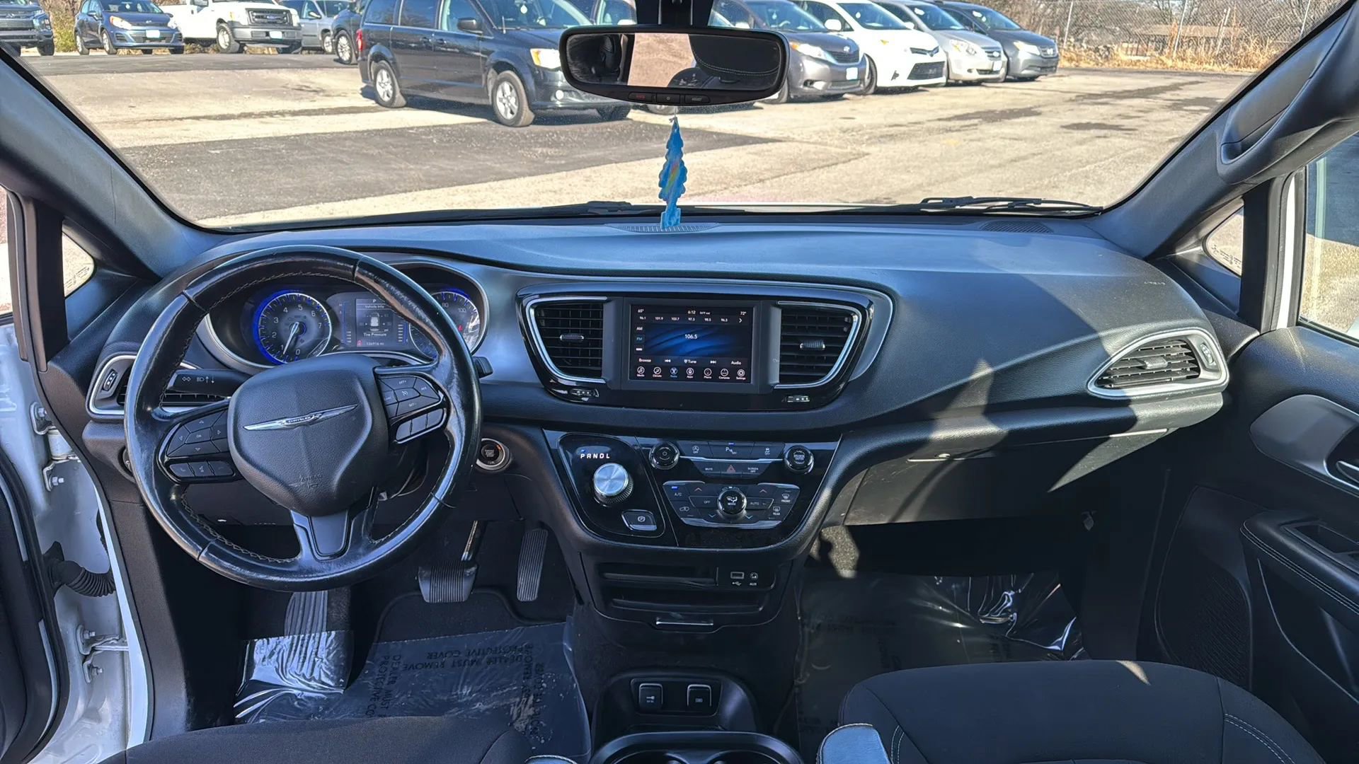 Used 2020 Chrysler Pacifica Touring w/ S Appearance Package FWD image 33