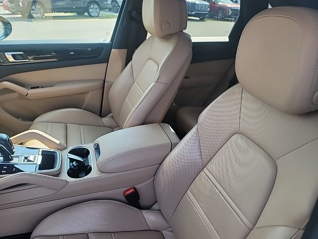 Used 2022 Porsche Cayenne AWD/4WD image 9