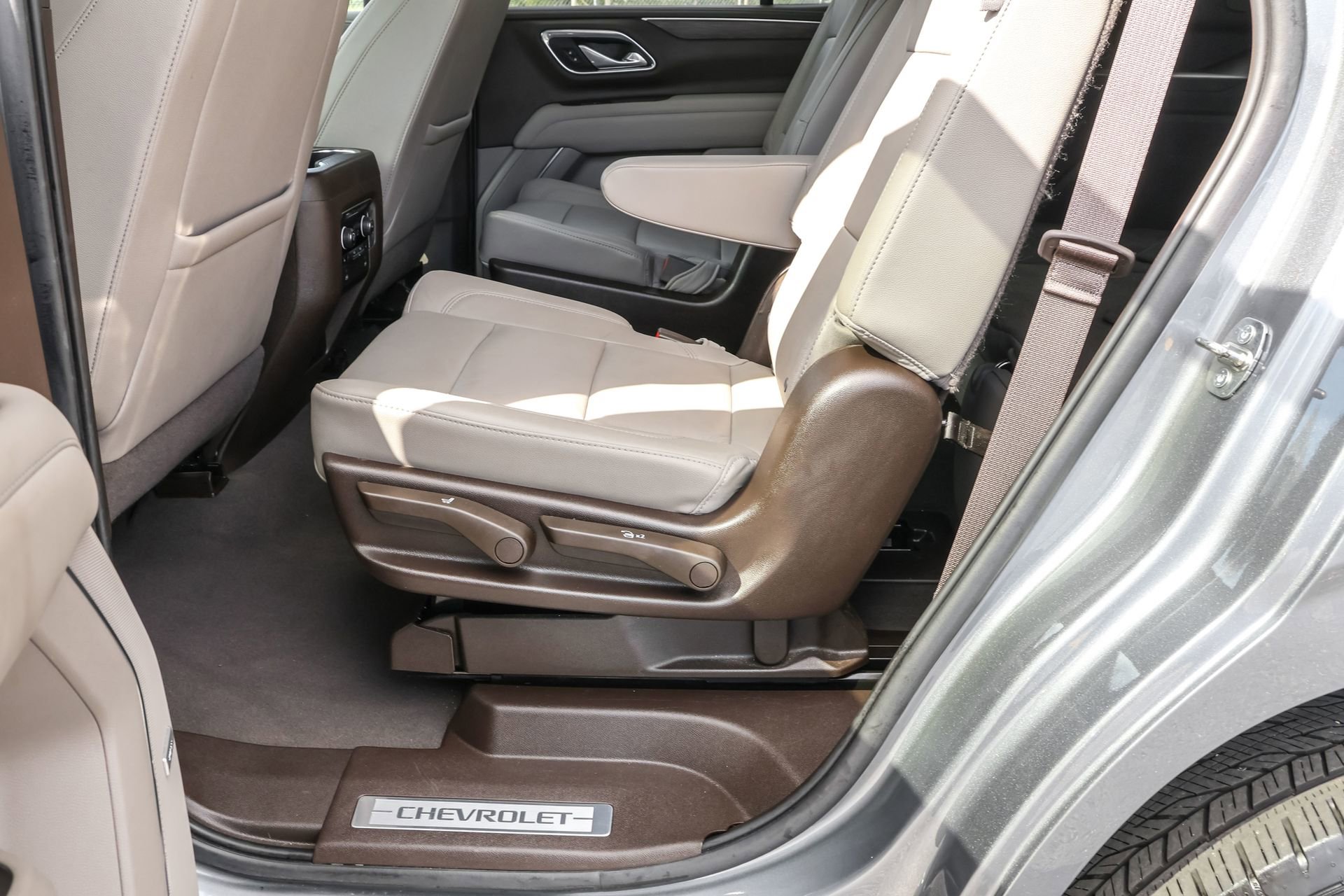 Used 2022 Chevrolet Tahoe LT w/ Luxury Package AWD/4WD image 35