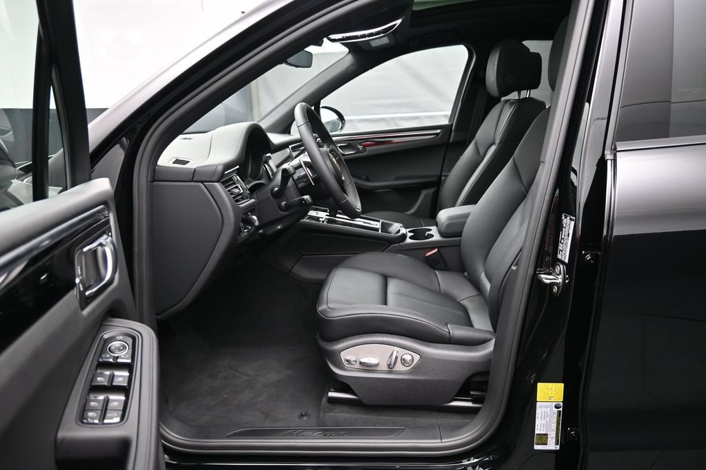 New 2026 Porsche Macan AWD/4WD image 6