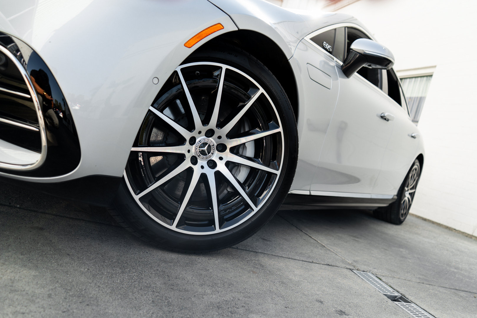 Used 2023 Mercedes-Benz EQS 580 4MATIC Sedan w/ Exclusive Trim Package image 4