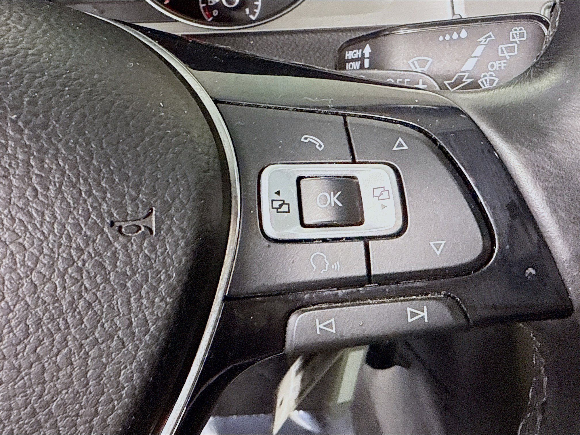 Used 2017 Volkswagen Golf S image 15